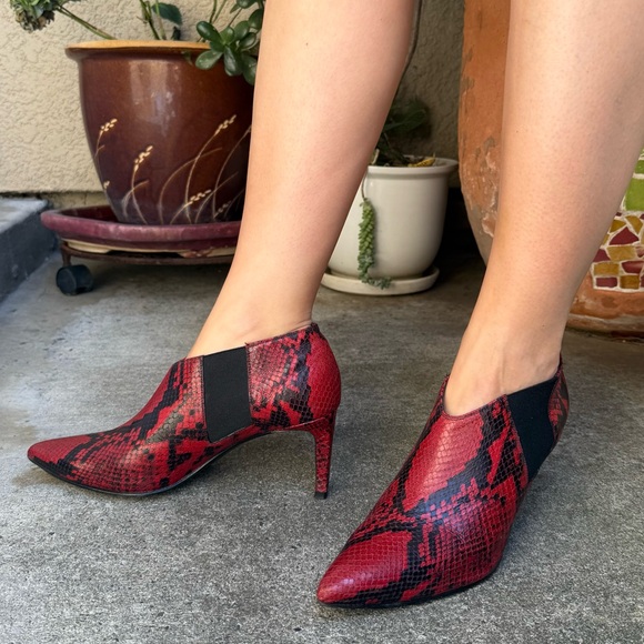 rag & bone Shoes - Rag & Bone Dark Red and Black All Leather Heeled Booties